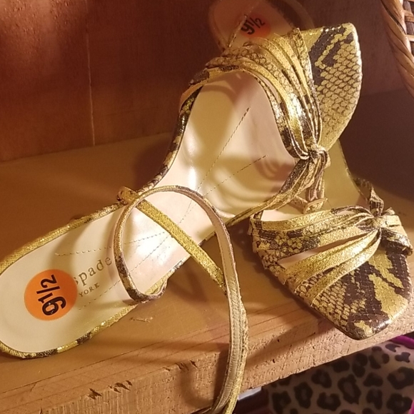 Shoes - Picture 2 of 4